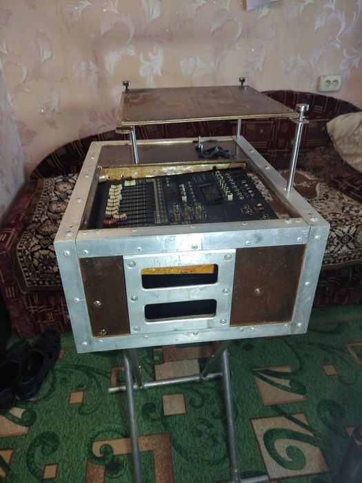 Підсилювач  QSC AUDIO  RMX 3051HD  Пульт Roland 3100