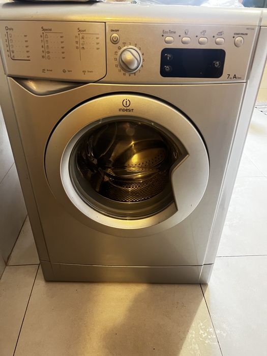 Máquina de lavar roupa Indesit 7kg – a funcionar perfeitamente
