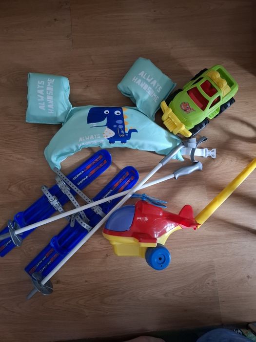 Zestaw zabawek, narty