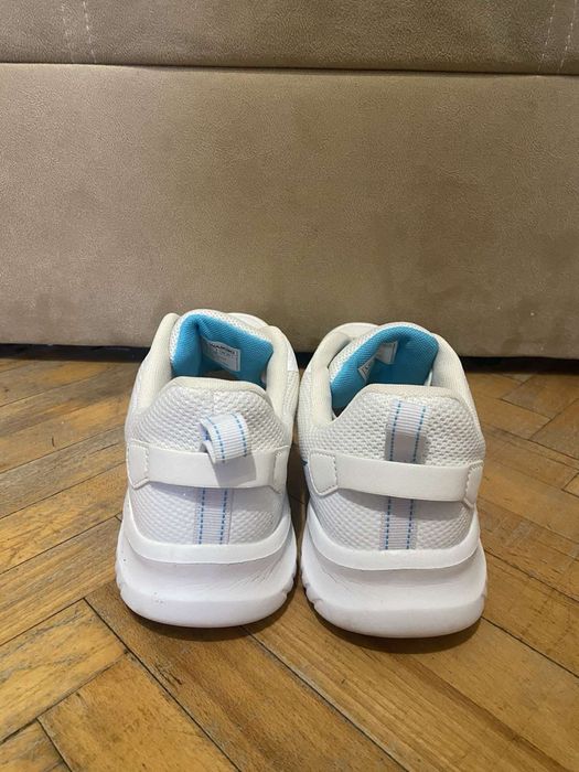 Продам нові чоловічі весінні білі фірмові кросівки 44 adidas