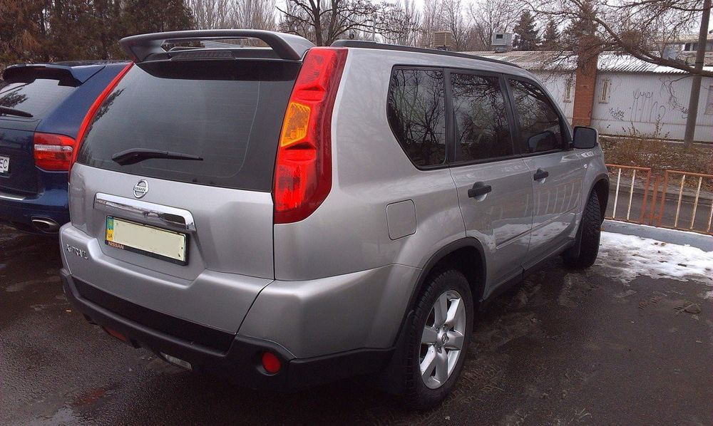 Спойлер Nissan X-Trail 31 2007-2013 козирок під фарбування