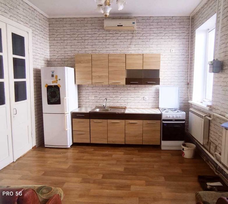 Сдаю полдома с гаражом в центре города