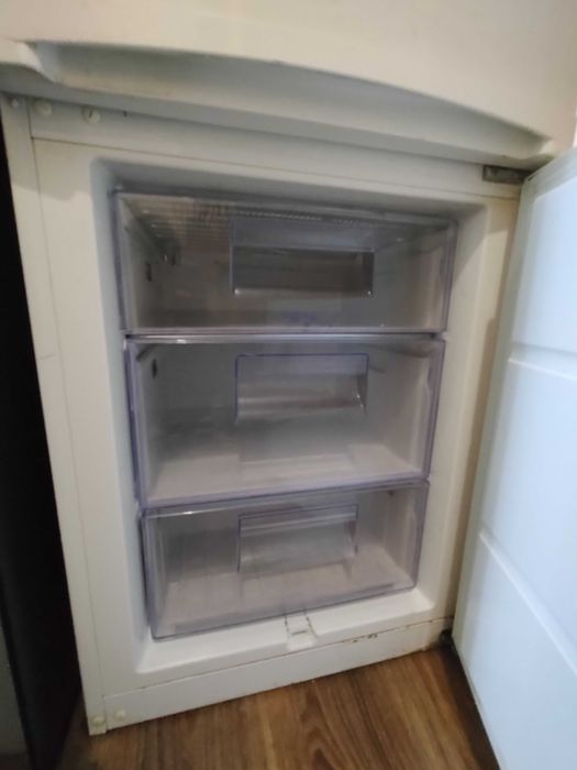 Холодильник Zanussi