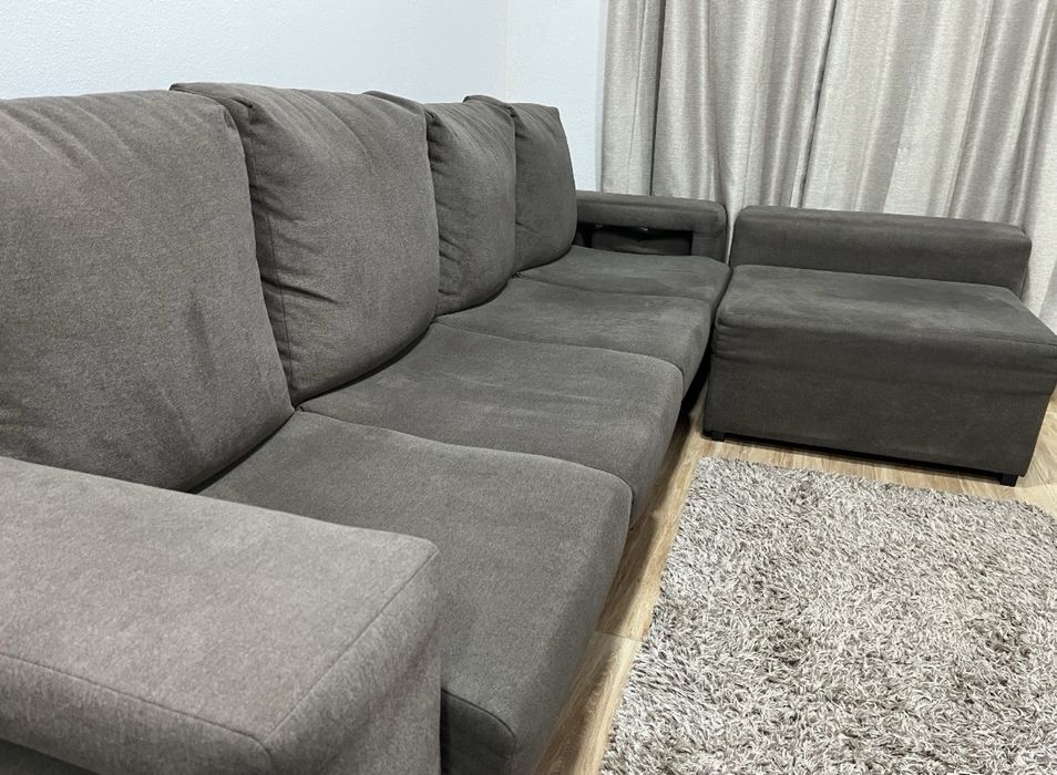 Sofá castanho com chaise removivel