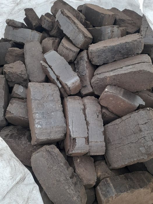 Brykiet torfowy - zamiennik węgla, ekologiczny transport