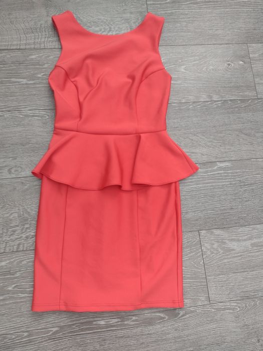 Elegancka czerwona sukienka