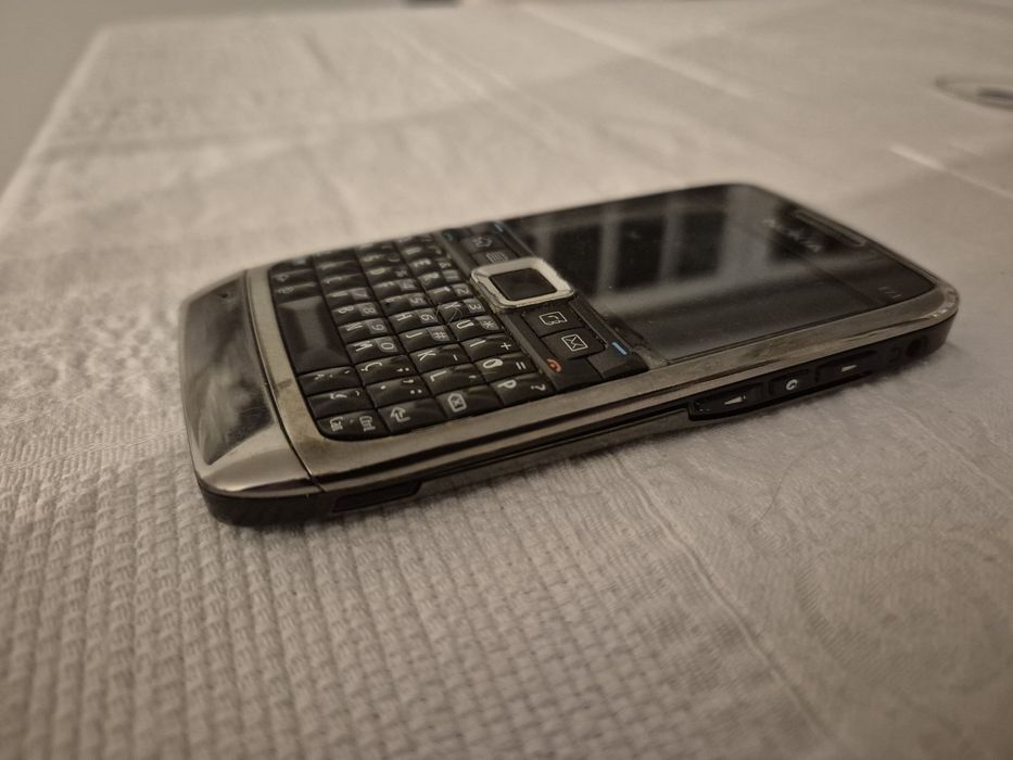 Telemóvel Vintage Nokia E71