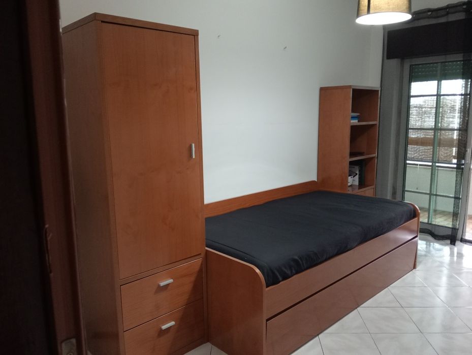 Estúdio em madeira maciça