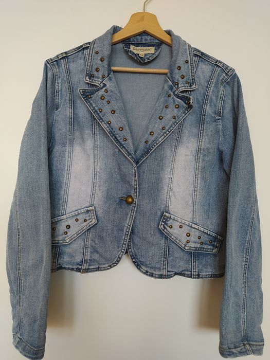 dżinsowa kurtka z ćwiekami