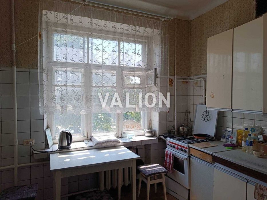 Продаж 2 к квартири бул. М. Міхновського 7 (Дружби народів) сталінка метро Либідська