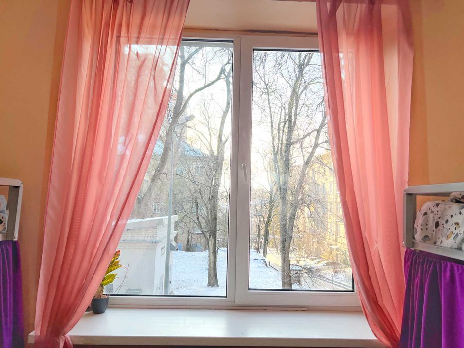 Хостел Печерська! Легко дістатись без ліфта! Теплота та  світло!