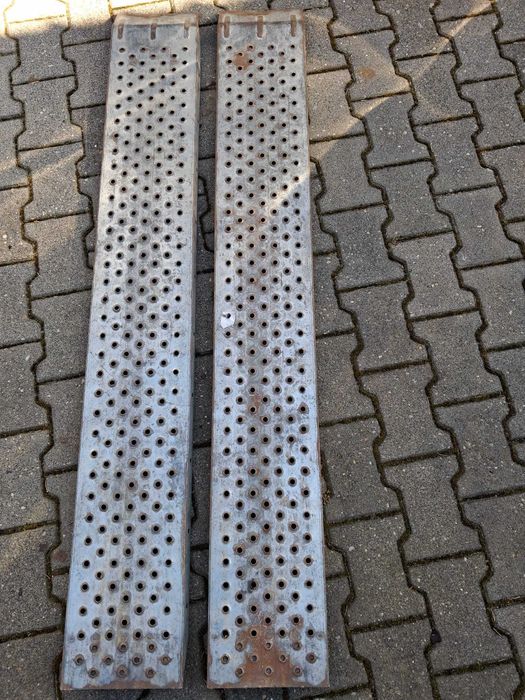 Sprzedam dwa kosze plus najazdy