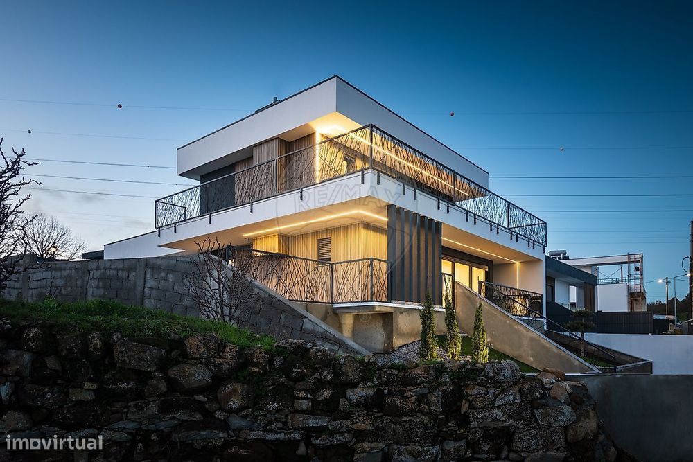 Moradia T4 para venda