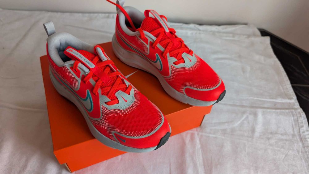 Buty sportowe Nike cosmic runner Gs 35.5 36.5 i 37.5 i 38 i 40