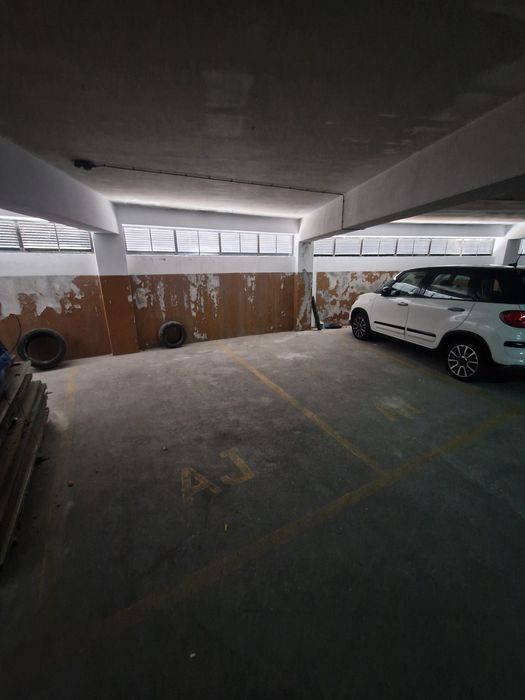 Aluga-se lugar  garagem - Mafamude - Av da república