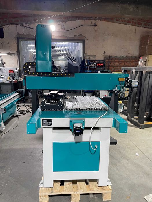 Фрезерний верстат ЧПУ 800х800мм з токарною віссю - Dominant CNC