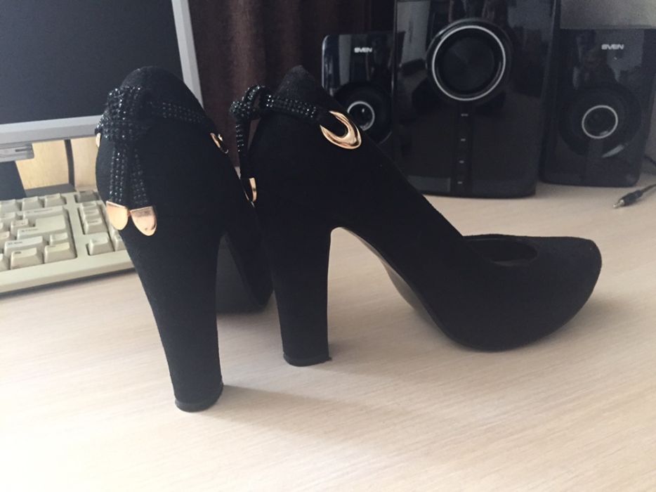 Чорні туфлі на каблуку Linnin shoes 39 розмір