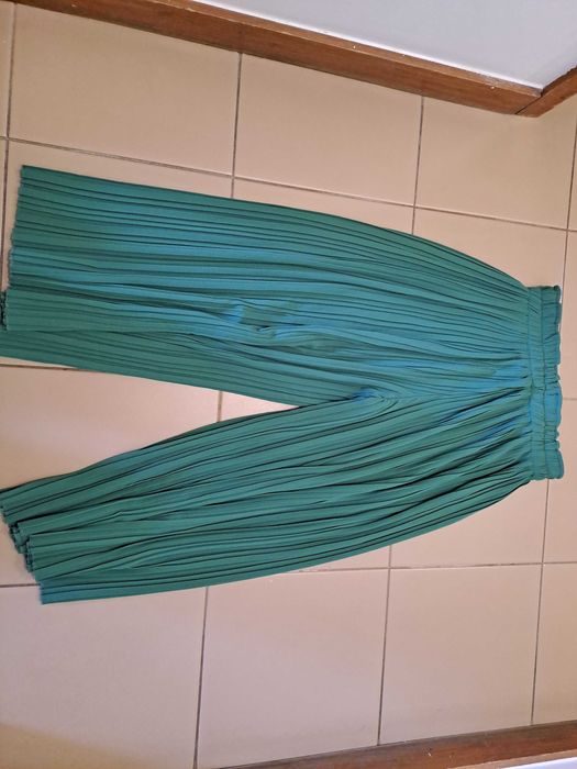 Calças Verde Esmeralda | Perna Larga e Cintura Elástica