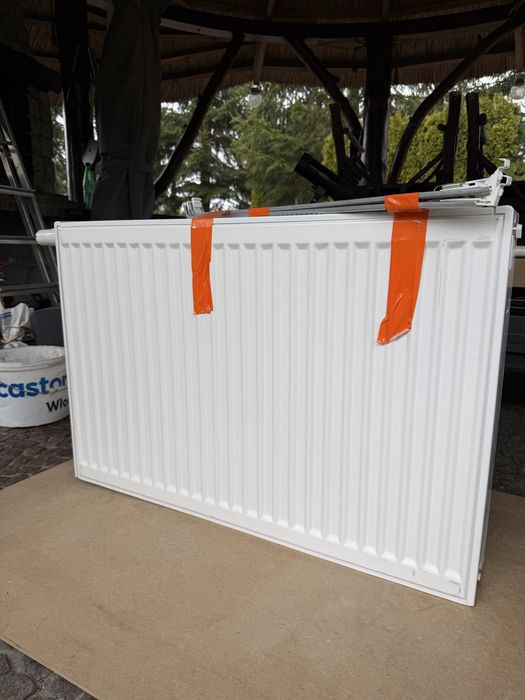 Grzejnik stalowy Perfekt System 90x60 Typ 22 + Głowica + Uchwyty