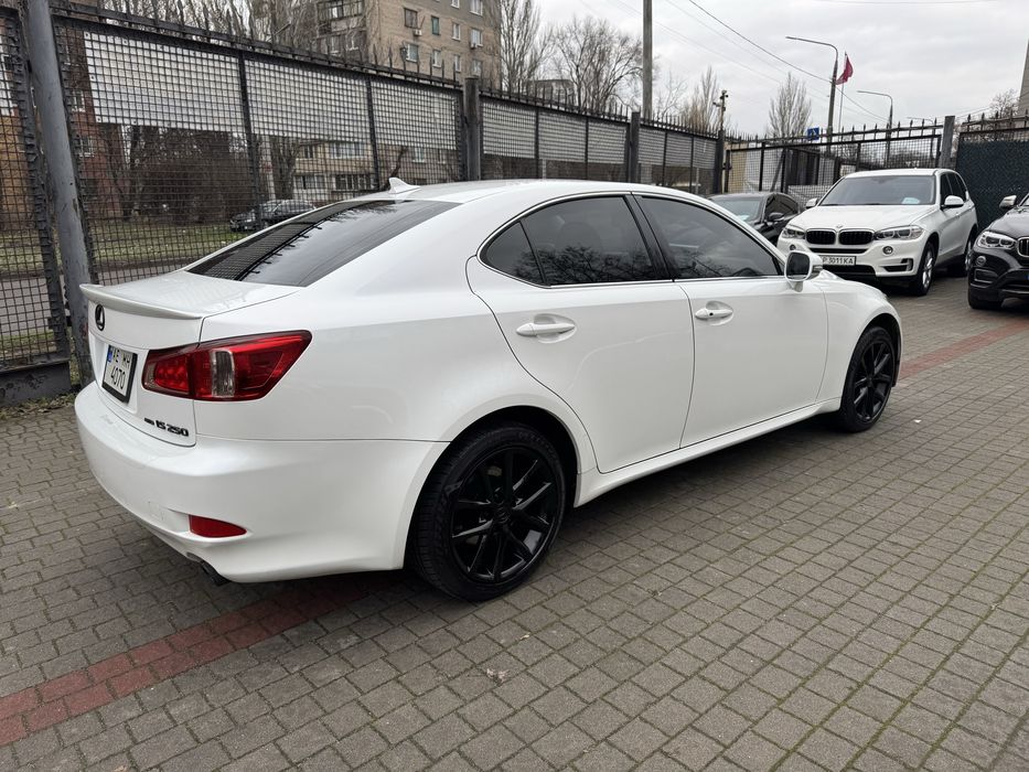Lexus IS 2011рік пробіг 180 тис!