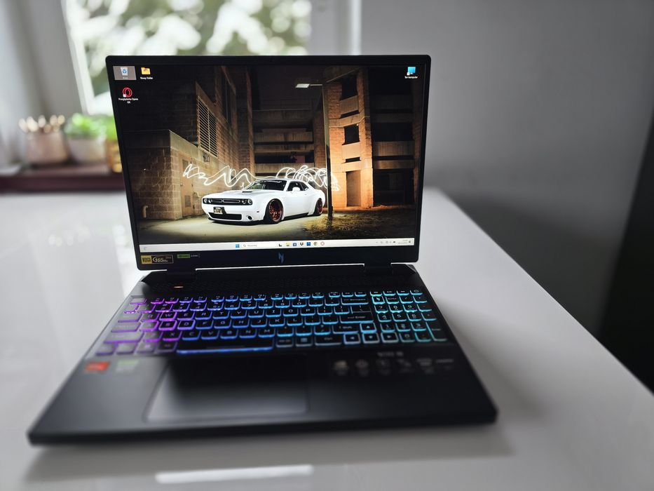 Laptop ACER Nitro 16 AN16-41-R5LX 16" IPS 165Hz R7-7840HS 16GB RAM 1TB