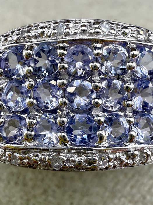 Złoty pierścionek z ametystami 0,81ct i diamentami