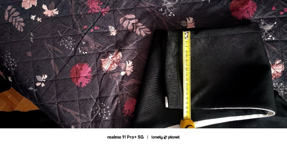 Witam sprzedam dres czarny z białym paskiem    . Polecam