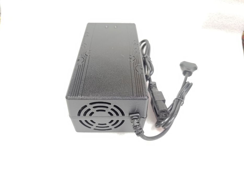 Зарядноє 12 14 36 48 60V зарядка 2 3 5 8 10 15A