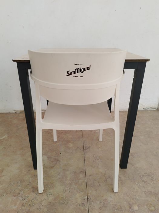 Mesa quadrada usada  San Miguel 68x68cm  + cadeira