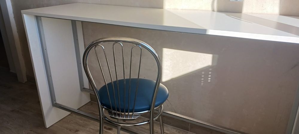 Stół barowy z hokerem