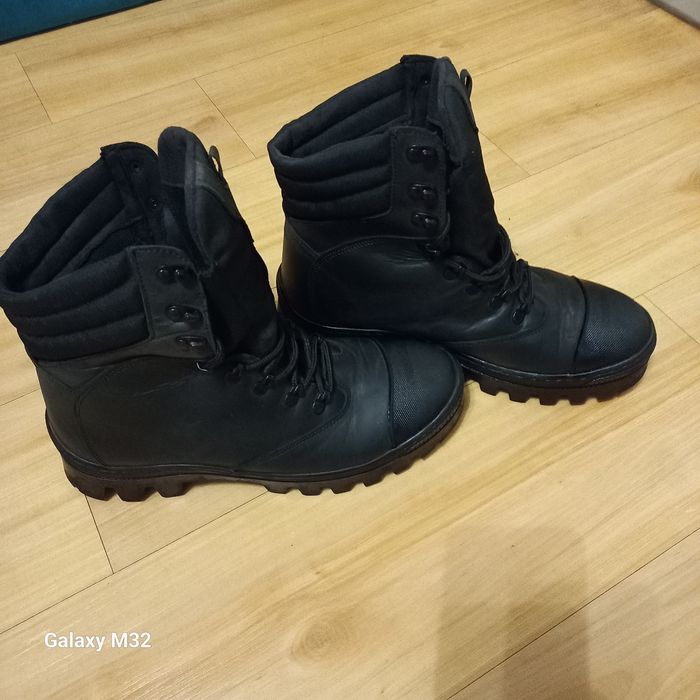 Продам берці кожані.
