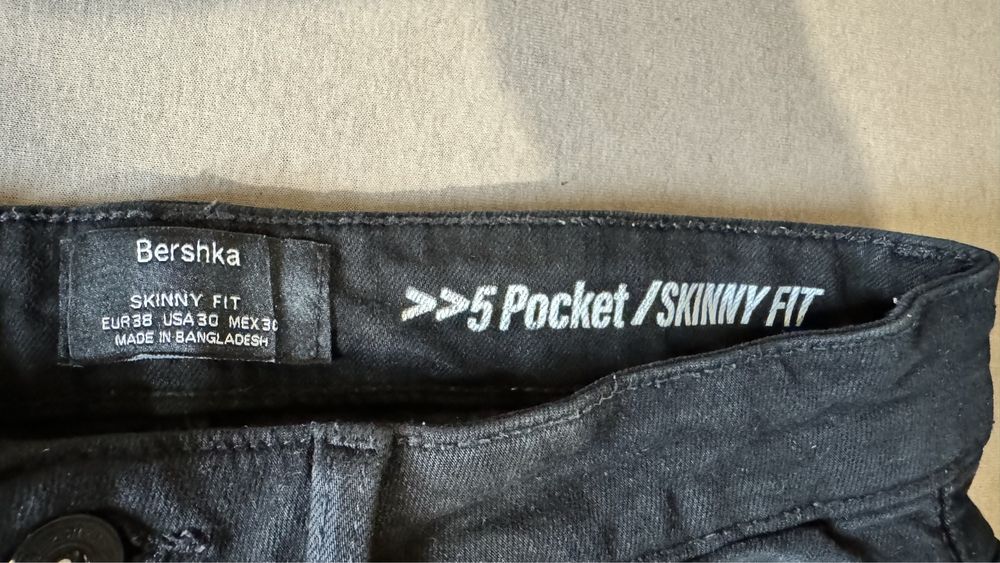 Джинси Bershka в гарному стані