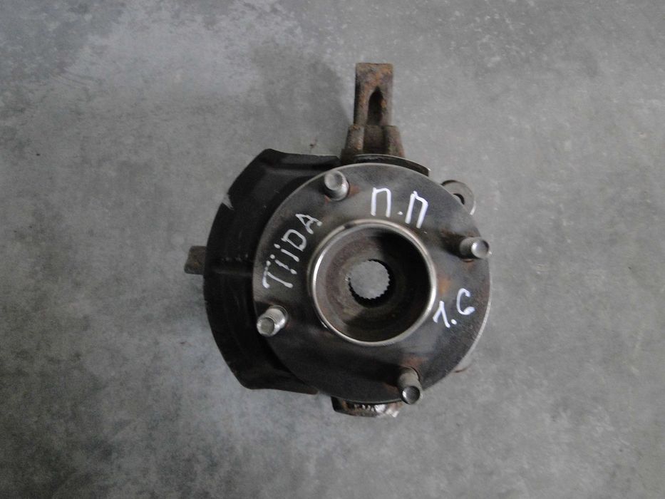 Ступиця передня поворотний кулак цапфа Nissan Tiida 1.6 07-12р.
