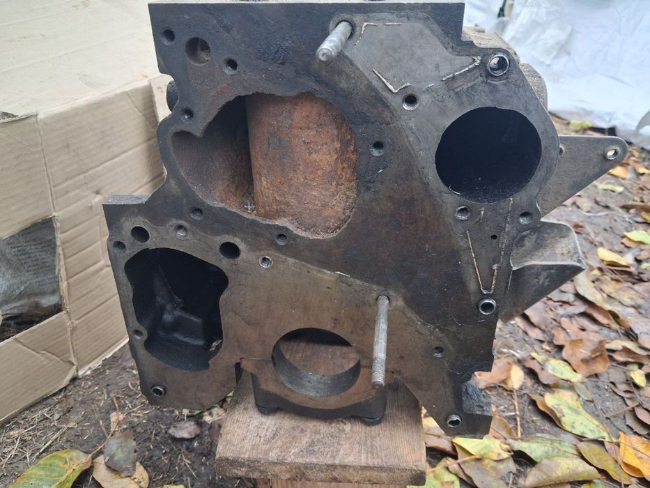 Блок двигателя Mitsubishi 4D56 2.5D - под ремонт / расточку