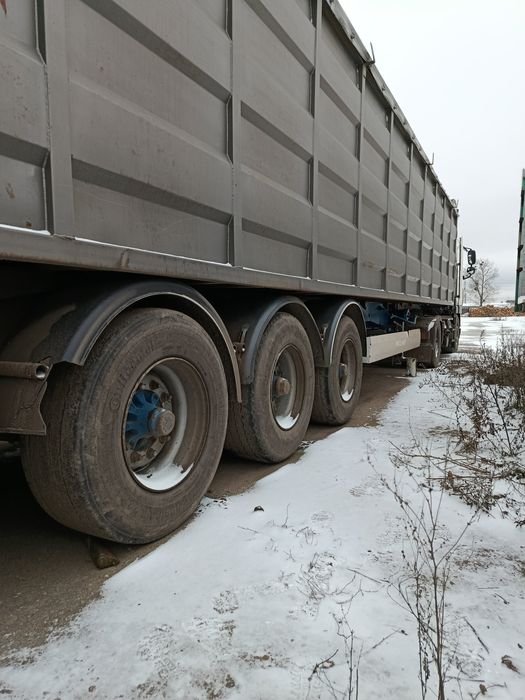 Самосвал-котейнеровох