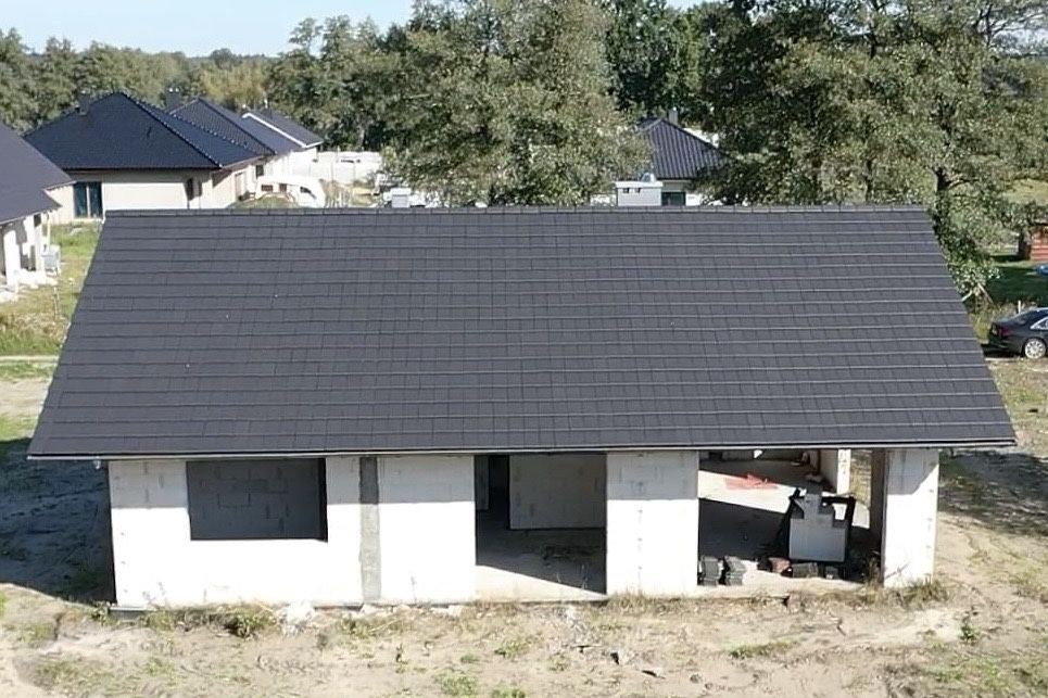 Dom parterowy ,wolnostojący  w Ochli - duża dzialka .