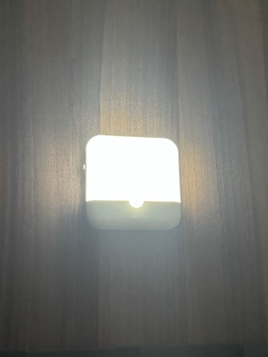 LED лампа - светильник с датчиком движения