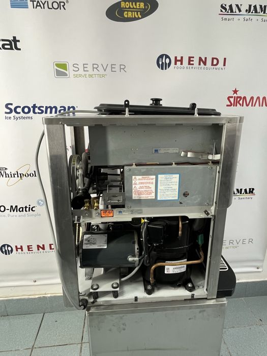 Фризер для мʼягкого морозива Taylor C707