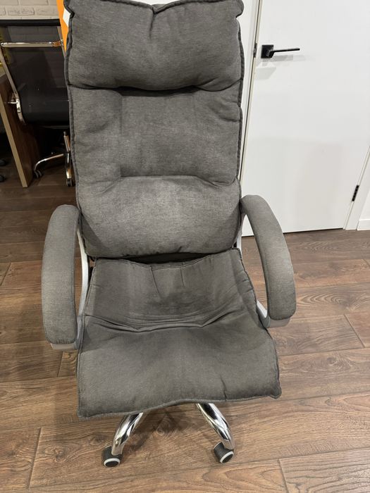 Офісні крісла / різні моделі, зручні, у хорошому стані