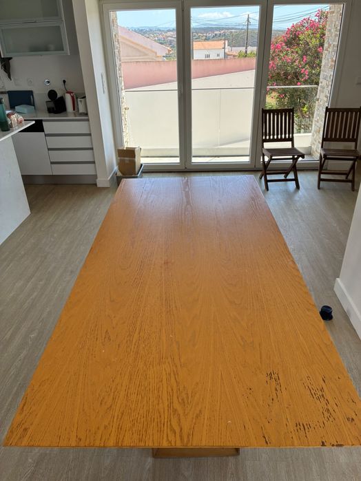 Mesa de jantar em folheado de carvalho, 2m – com sinais de uso