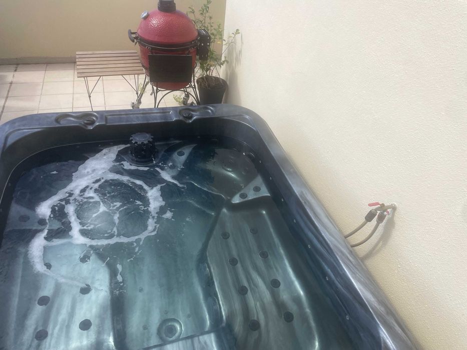 Spa / Jacuzzi AS-014 – Água Salina – Wi-Fi – Aquecedor Novo – Setúbal