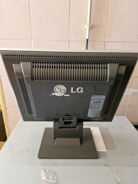 Ecrã plano - LG L1512S ACEUL