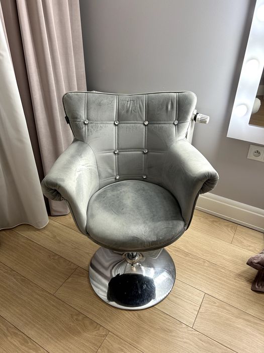 Szary, tapicerowany fotel