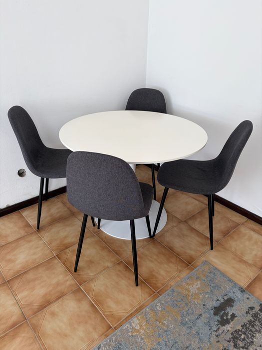 Conjunto mesa + 4 cadeiras