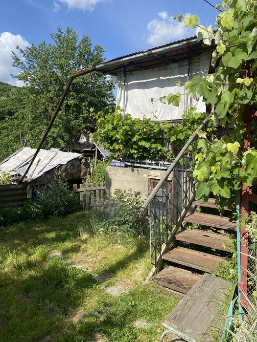 Продаж частини будинку з виходом до річки