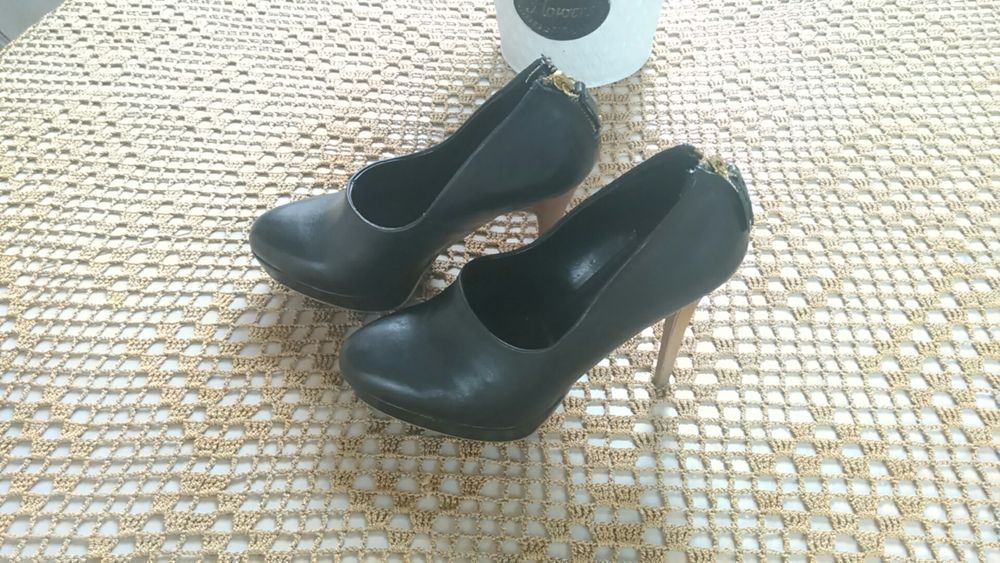 Zara cudne czółenka rozm. 39 skóra naturalna