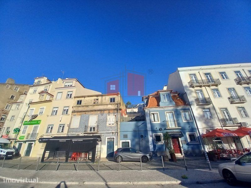 Prédio para remodelação em Alcântara