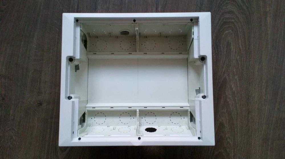 Floor-mounted electrical distribution box64309950072323124