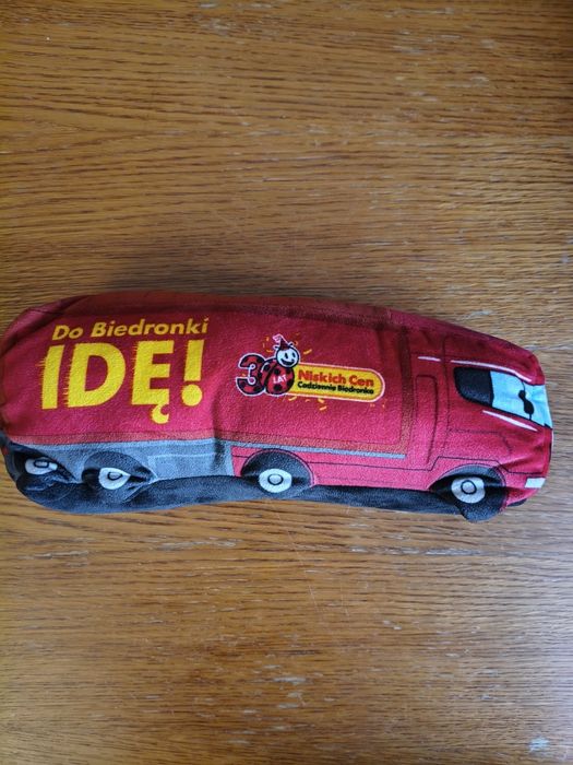 maskotka z biedronki ciężarówka Czesia