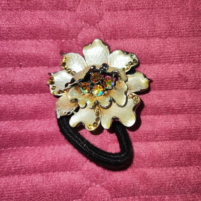 Резинки, заколки для волосся, аксесуари для волосся великий асортимент